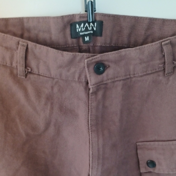 Boohooman Brown Cargo Pants with Relaxed Fit and Textured Fabric - Picture 1 of 7